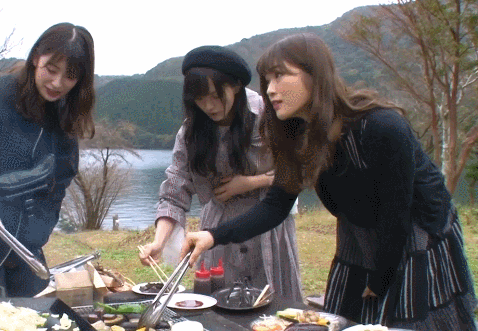 「（ＢＢＱ）肉を食べさせる」 山本彩、吉田朱里、渋谷凪咲