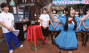 山田菜々「カラスのモノマネ」GIF