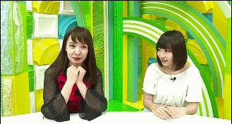 「キメ顔」山田菜々 vs 京佳 (ウィンク gif