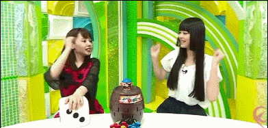 「黒ひげ危機一発ゲーム」GIF 寺嶋由芙 vs 山田菜々