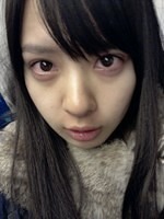 「今日の朝は眠すぎて目が充血してました。(笑」