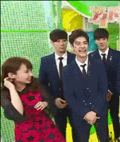 「たこ焼き」山田菜々 vs. MR.MR.(미스터미스터) GIF